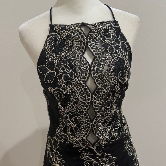 She + Sky Elegant Black Lace Halter Dress Midi Size Medium - Picture 2 of 4
